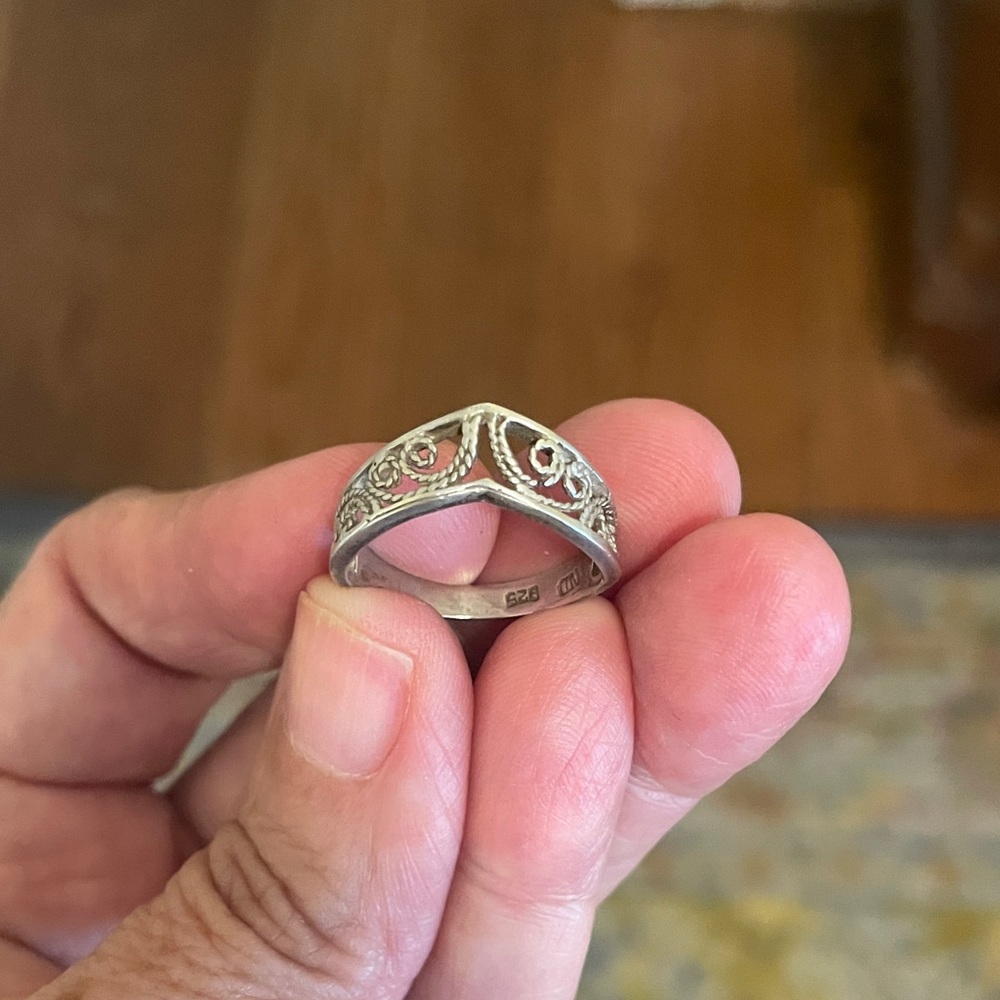 Vintage-Inspired Silver Floral Filigree V-Shaped Ring - Silver - Picture 2 of 4